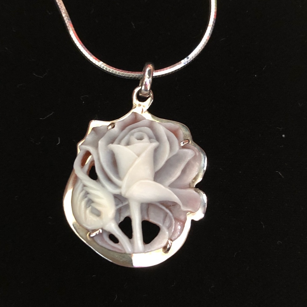 Rainforest Design®️Rose Cameo Pendant - Picture 5 of 6